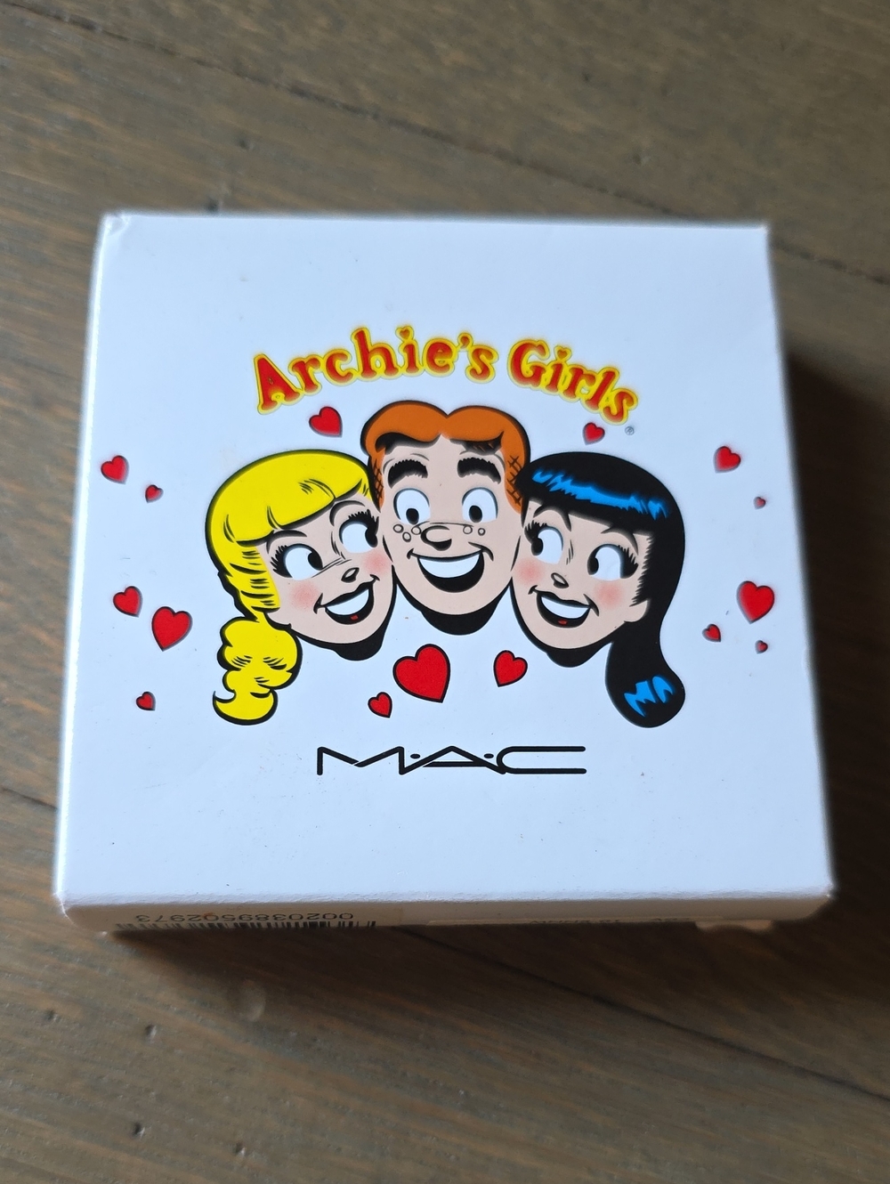 MAC Archie’s Girls Pearlmatte Face Powder - Flatter Me. NEW